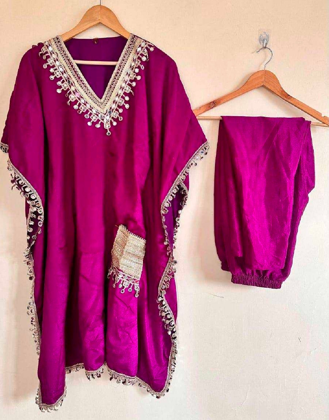 Pink pocket kaftan with pent