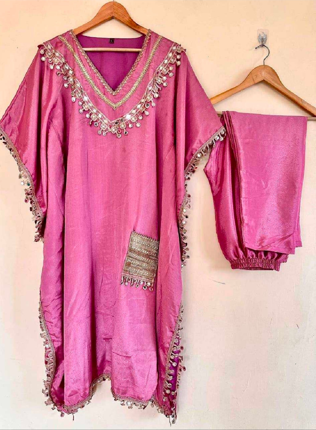 Pink pocket kaftan with pent