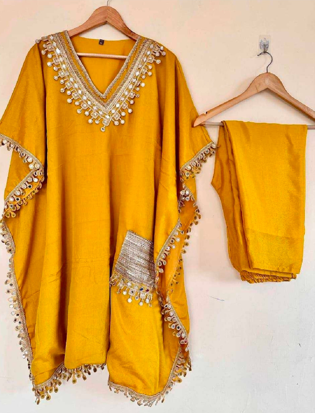 Pink pocket kaftan with pent